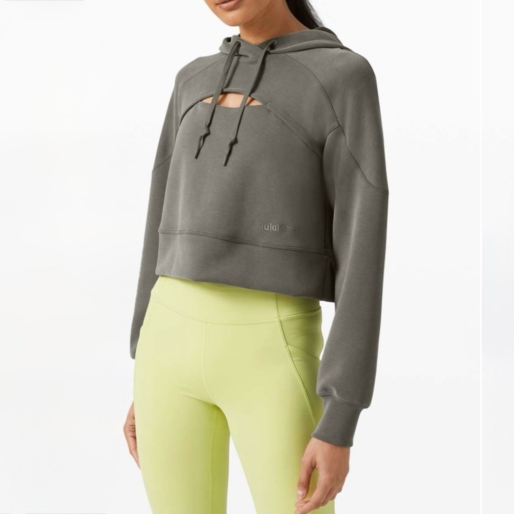 Lululemon // Get Centred Crop Hoodie // Grey Sage